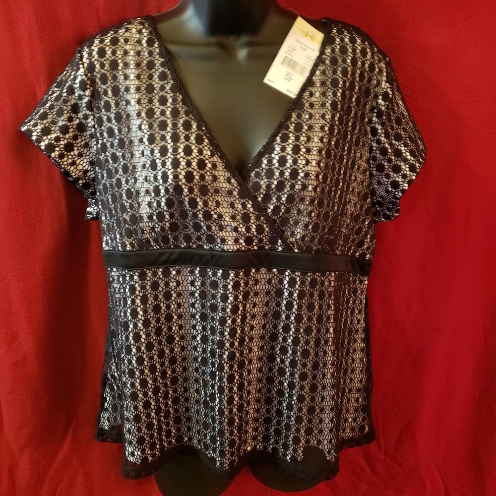 Short sleeve lace top - NWT